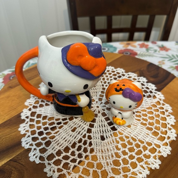 HELLO KITTY HALLOWEEN WITCH FIGURAL MUG AND GHOST ORNAMENT SET - Picture 6 of 9